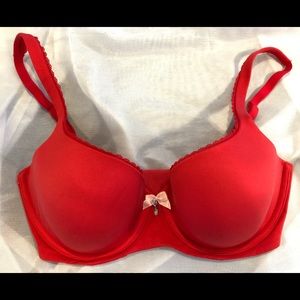 Victoria’s Secret Body By Victoria Lined Bra